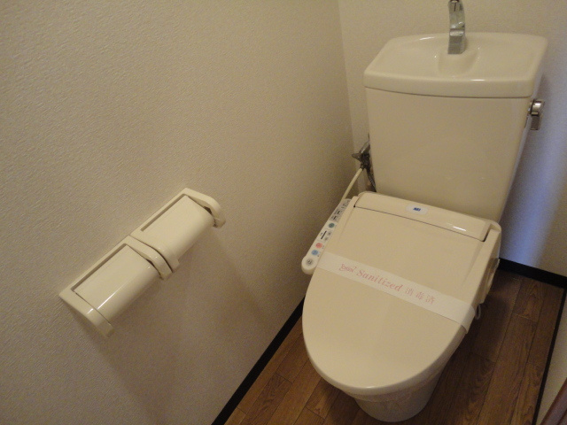 ヴィラ・キューブ【トイレ】シャワー付トイレ