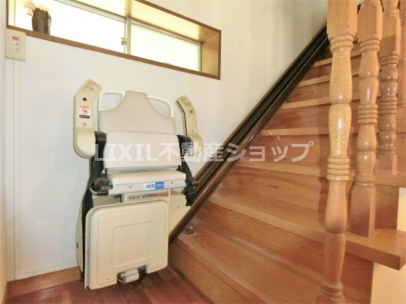上越市大字四ケ所の中古一戸建【設備】階段昇降機があります。