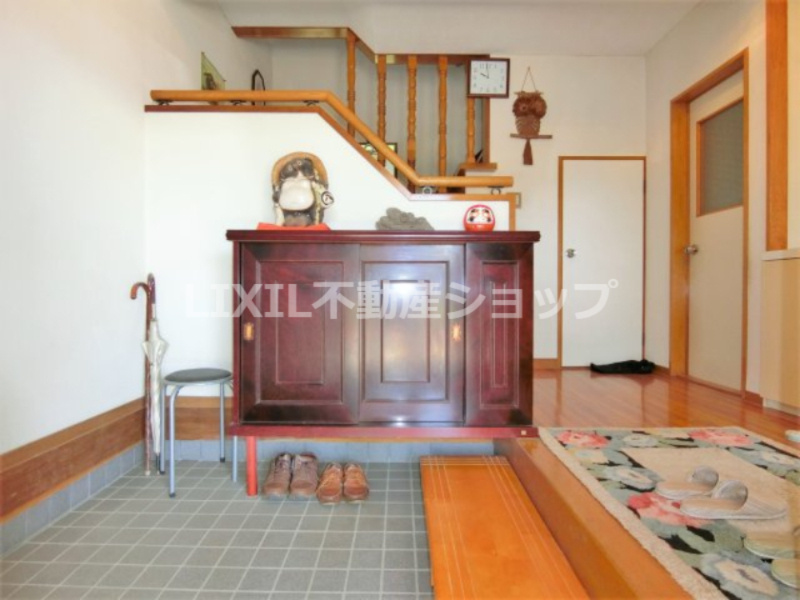 上越市大字四ケ所の中古一戸建【玄関】ゆったりとした玄関です！