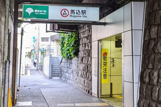 コレントハウス馬込【洋室】個室１０１号室：ベッド、マットレス、エアコン、カーテンを完備。
