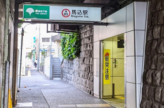 コレントハウス馬込【洋室】個室１０１号室：ベッド、マットレス、エアコン、カーテンを完備。
