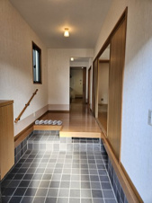 鳥取市行徳２丁目 中古戸建て【玄関】