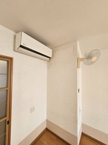 鳥取市行徳２丁目 中古戸建てリビングにはエアコンもあります