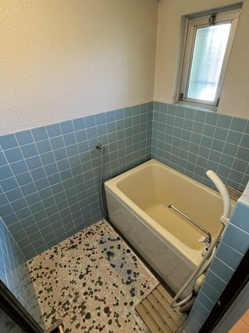 マンション入福【浴室】浴槽窓付きのお風呂です。