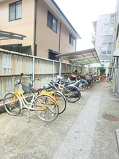 マンション入福【共有部分】屋根付きの駐輪場です。