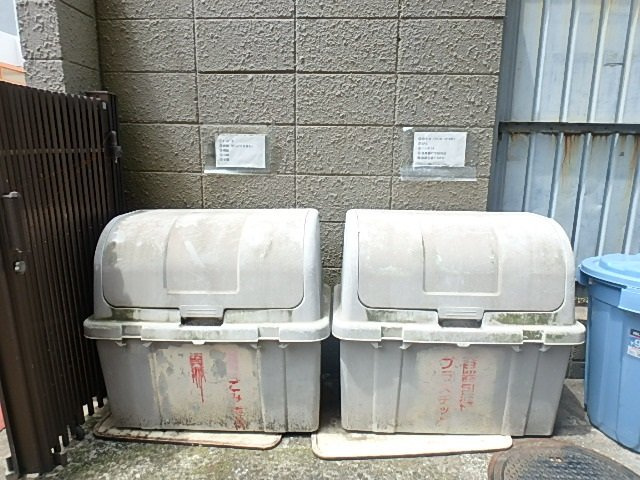 マンション入福【設備】24時間ゴミ出し可能なゴミ置き場です。