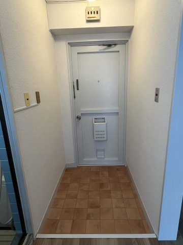 マンション入福【玄関】お洒落で温かみがある玄関です。