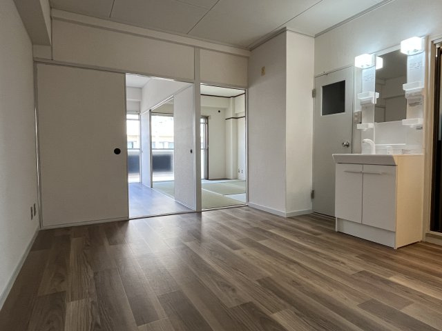 マンション入福【居間・リビング】全てのお部屋に繋がるリビングです！