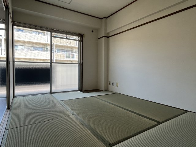 マンション入福【和室】綺麗で落ち着く和室です。