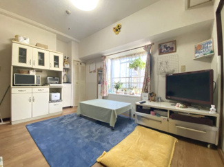 落ち着いた色合いでまとまった、パートナーや家族が集う憩いの空間。家族・友人・知人の会話に華を咲かせます。
