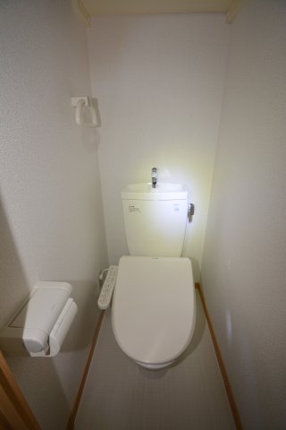 SUITE.HND【トイレ】温水洗浄便座です♪暖かく清潔な便座です！