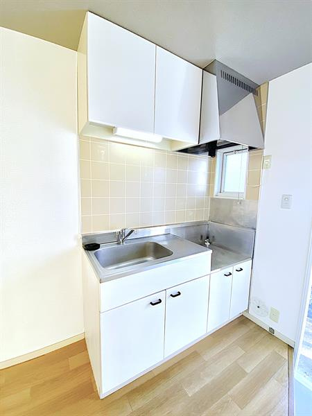 同建物の別の部屋の写真となります。