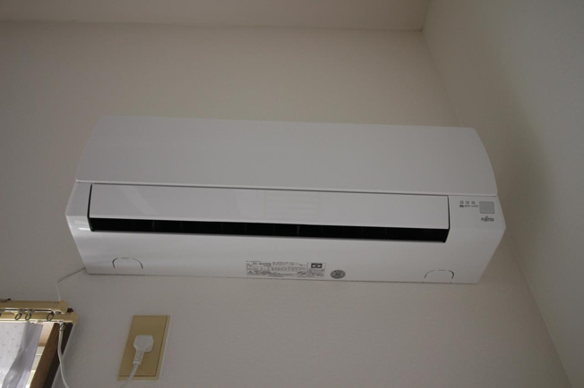エアコン新品設置します。