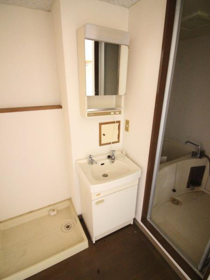 独立洗面台で身だしなみチェック