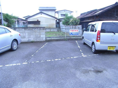 真鍋東駐車場の画像