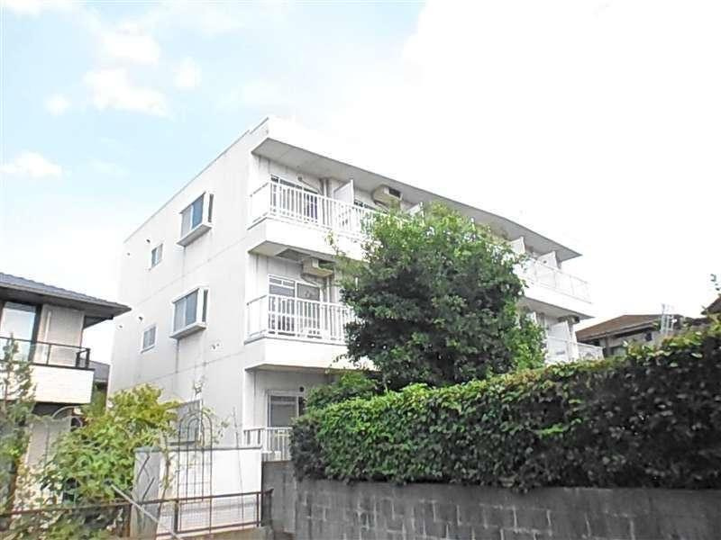 鉄骨3階建て