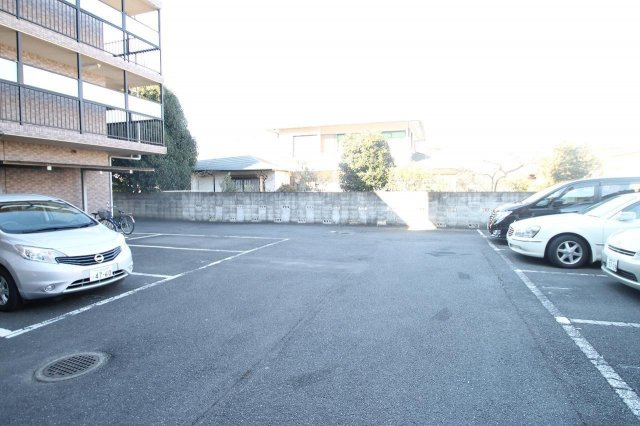 敷地内駐車場あり（台数制限あり）