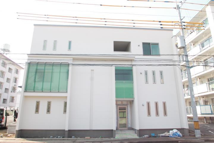 エントランス前