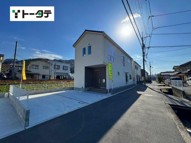 お洒落で機能的な分譲住宅「クレストガーデン口田南１丁目」 
収納たっぷりでひろ～いリビングが特徴の４LDK＋WIC＋SIC間取です！ 
家賃並みの返済でマイホーム実現！