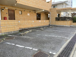 グランド・メゾン末広【駐車場】