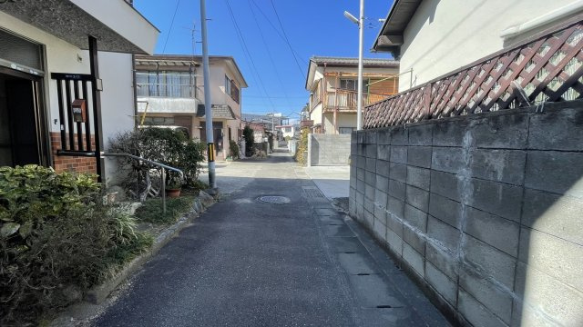 甲府市下飯田3丁目 中古戸建【前面道路含む現地写真】