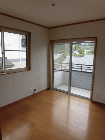 三ツ割３丁目中古住宅【洋室】