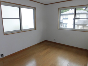 三ツ割３丁目中古住宅【洋室】