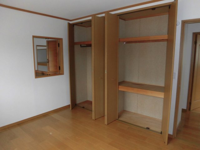 三ツ割３丁目中古住宅【洋室】
