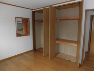 三ツ割３丁目中古住宅【洋室】