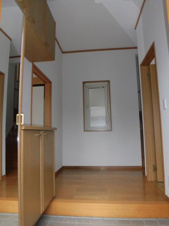 三ツ割３丁目中古住宅【玄関】