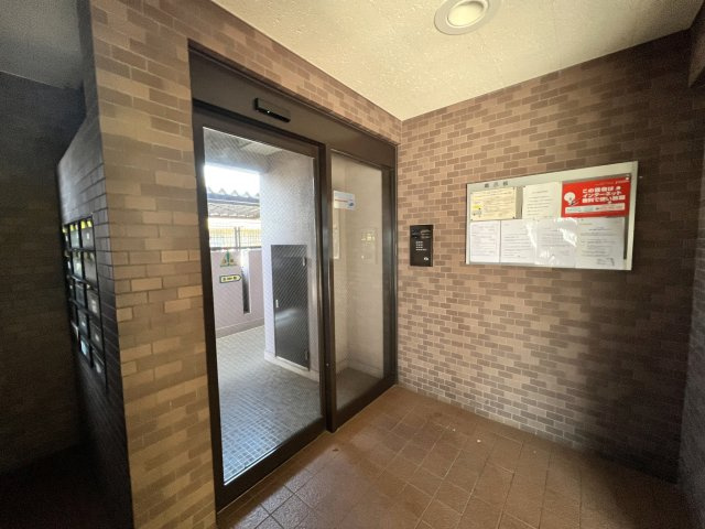 オートロック採用のためお子様も安心です。