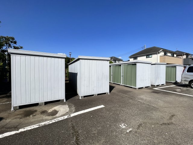 各住戸無料で倉庫をお貸しいたします。
大きな荷物の収納にも困りません♪