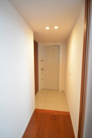 グランドメゾン西大畑【玄関】広々玄関です☆傘もシューズボックスの中に収納できるので玄関スッキリ！見せない収納ができます♪