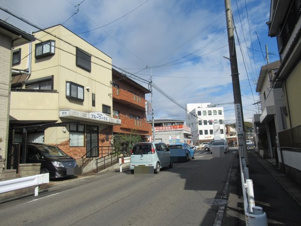 小牧市小牧５丁目中古戸建【前面道路含む現地写真】