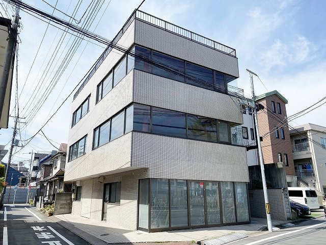 八王子東海ビル【外観】一棟貸し貸店舗・貸事務所。市立第四小学校目の前、各種教室・事務所向き物件。現況スケルトン、現況渡し。