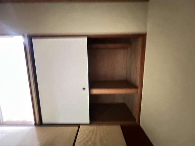 和室に収納あります。