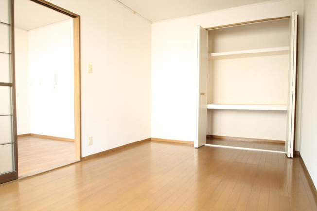 広々とした洋室※別のお部屋の写真となります。