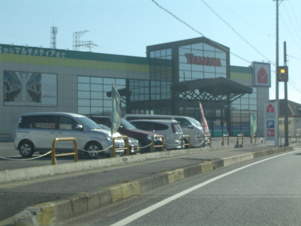 クィーンズコートＢ棟【周辺】ヤマダ電機津店まで521ｍ