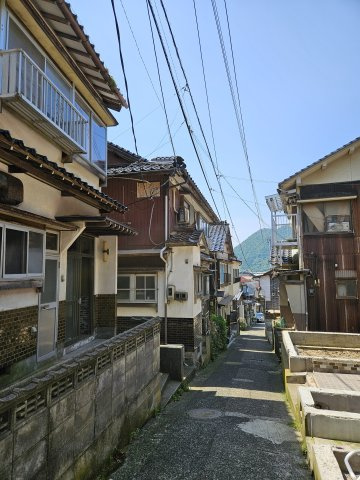 岩美郡岩美町網代中古戸建て【前面道路含む現地写真】