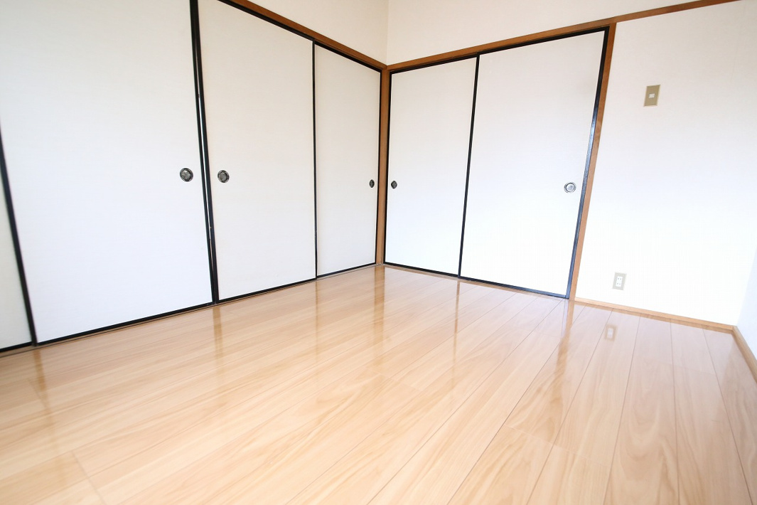 サンハイツ山中【居間・リビング】北側洋室（2）