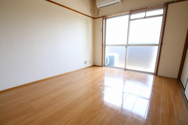 サンハイツ山中【居間・リビング】北側洋室（4）