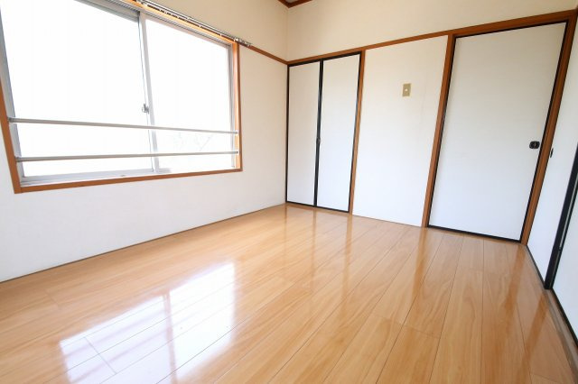 サンハイツ山中【居間・リビング】南側洋室（1）