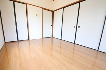 サンハイツ山中【居間・リビング】南側洋室（2）