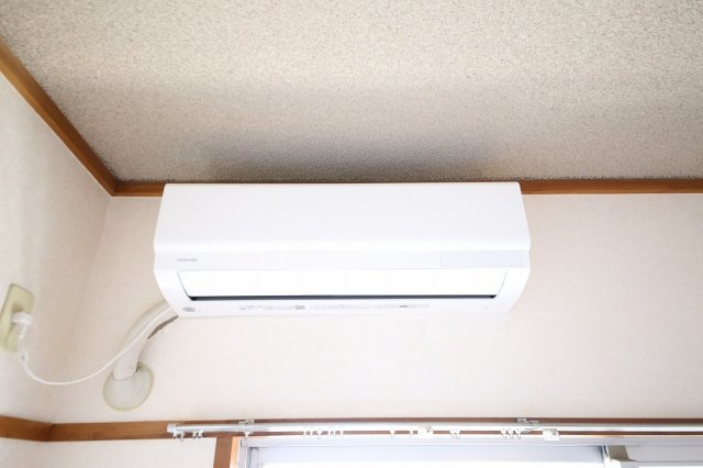 サンハイツ山中【設備】南側洋室エアコン