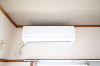 サンハイツ山中【設備】南側洋室エアコン
