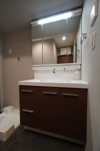 ローヤルシティ川口西【独立洗面台】