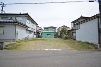 新潟市東区新石山４丁目　土地  【外観】南東側２．８Ｍ通路、ひろびろ約６４坪☆建築条件なし☆お好みのハウスメーカーで建築可能です♪