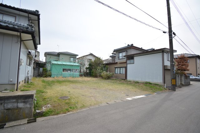 新潟市東区新石山４丁目　土地  【前面道路含む現地写真】北西側前面道路幅員６Ｍ☆（８新潟市道です）