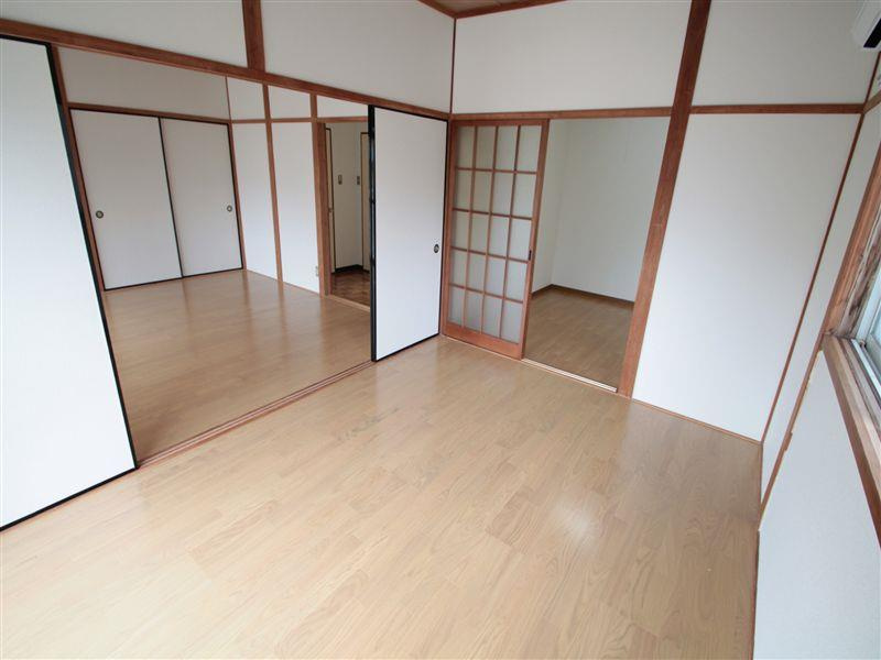 日当たりも良い6帖です。