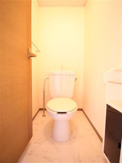 トイレ※別の部屋の写真を利用しています